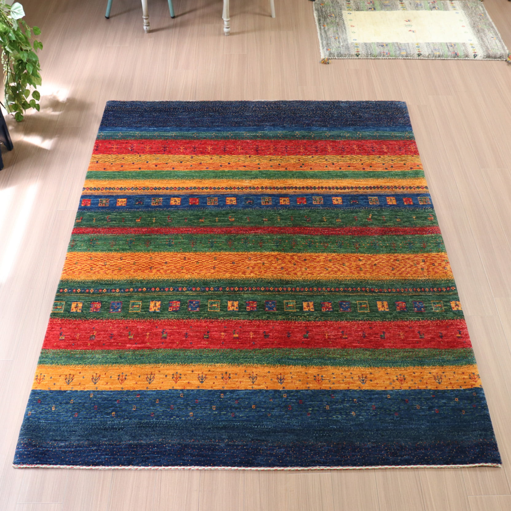 Gabbeh　ギャベ　イラン直輸入ギャッベ・リズバフ　・リビングサイズ カラフル　ストライプ　ボーダー/カラフルスクエア　動物と植物モチーフ