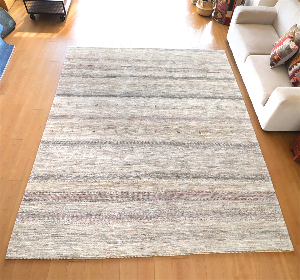 ギャッベ　ギャベ　イラン直輸入カシュカイ族手織りラグ/タビィバフTabiibaft/大型ルームサイズ ナチュラルグレー・ボーダー　ストライプ　グラデーション・動物と植物モチーフ