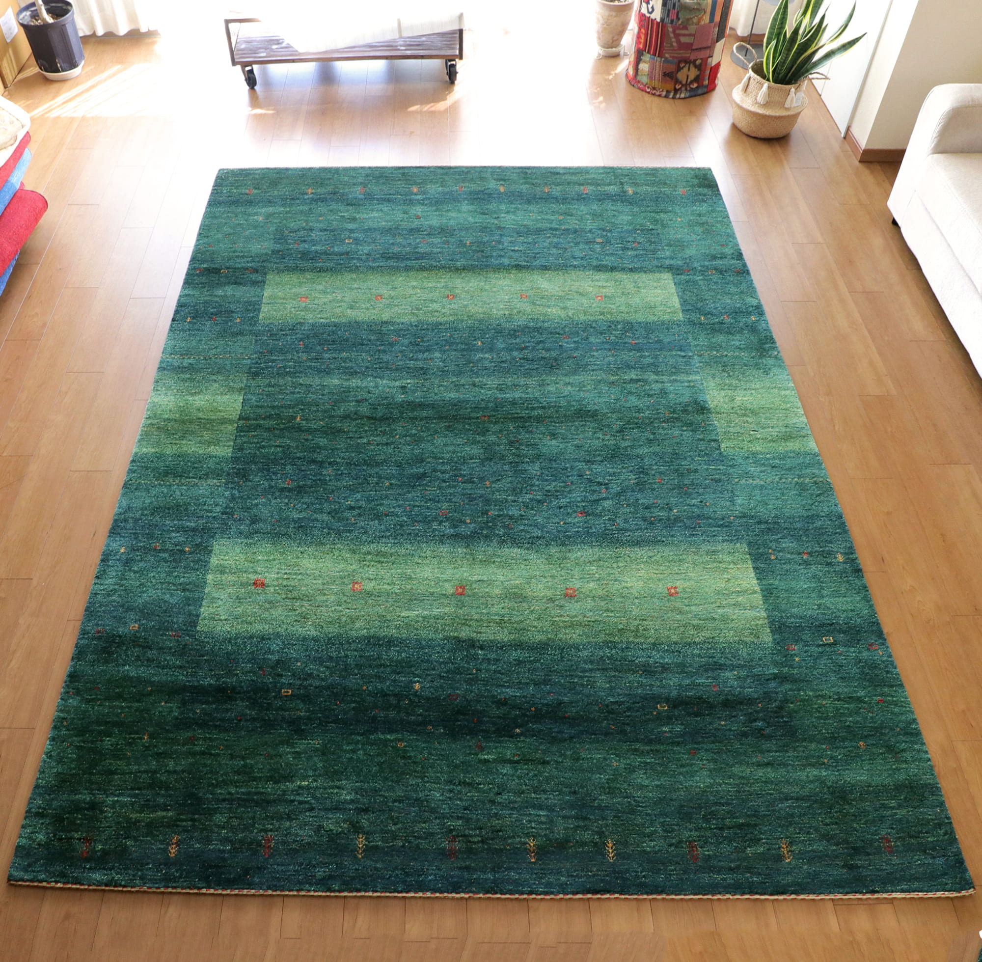 ギャッベ/ロリアタシュLoriAtash　ギャベ　最上級の織り　大きい手織りラグ　大型ルームサイズ グリーン・スクエアデザイン