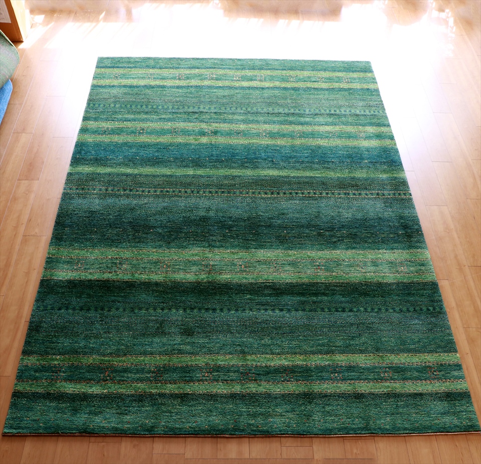 ロリアタシュ LoriAtash　手織りギャッベ グリーングラデーション　ストライプ　細かな織り