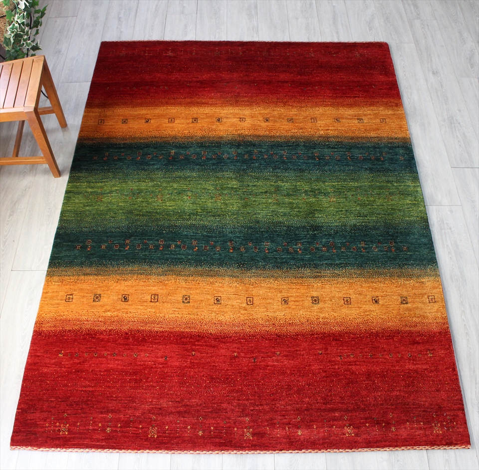 ギャッベ・イラン直輸入・カシュカイ族最高級の織りロリアタシュ　/リビングサイズ レッド＆イエロー＆グリーン/ラスターカラー・動物と植物のモチーフ