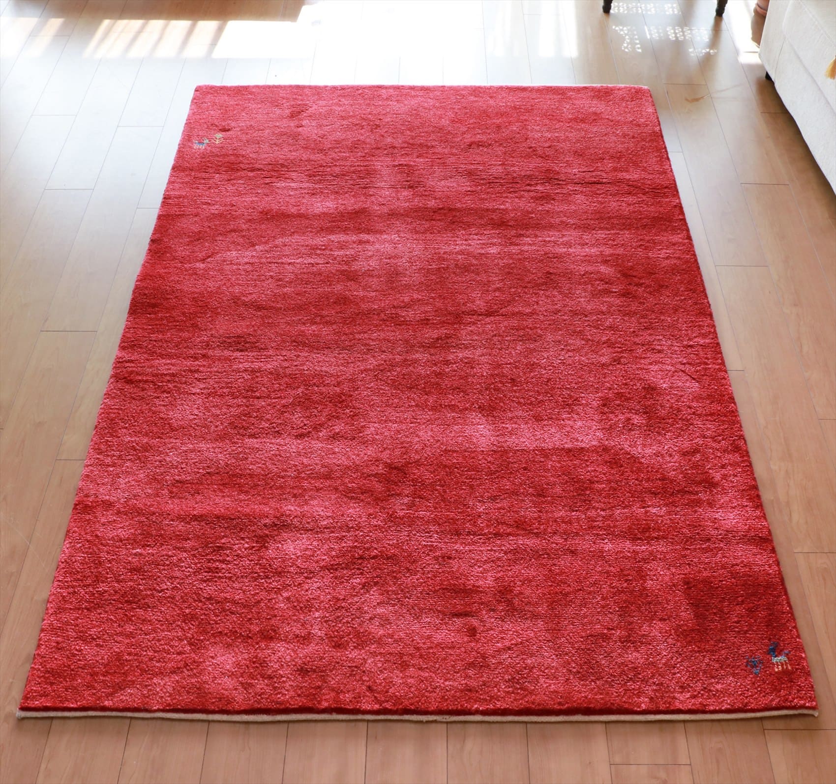 ギャッベ・ノマド/スタンダードな織り　センターラグサイズ212×147cm レッドグラデーション　動物と植物モチーフ