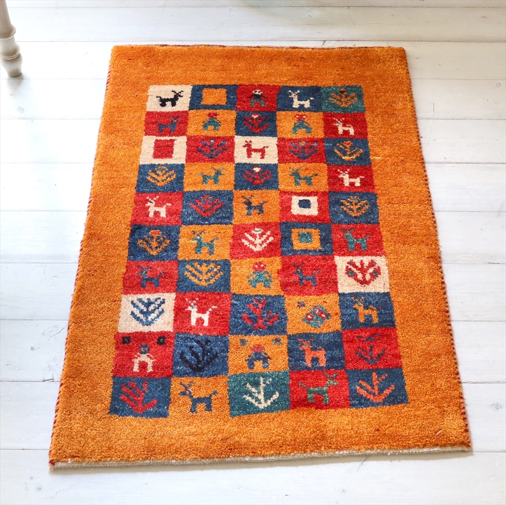 ギャッベ　ノマド/Nomad　OUTLETゆがみアリ　オレンジ/カラフルタイル・動物と植物のモチーフ