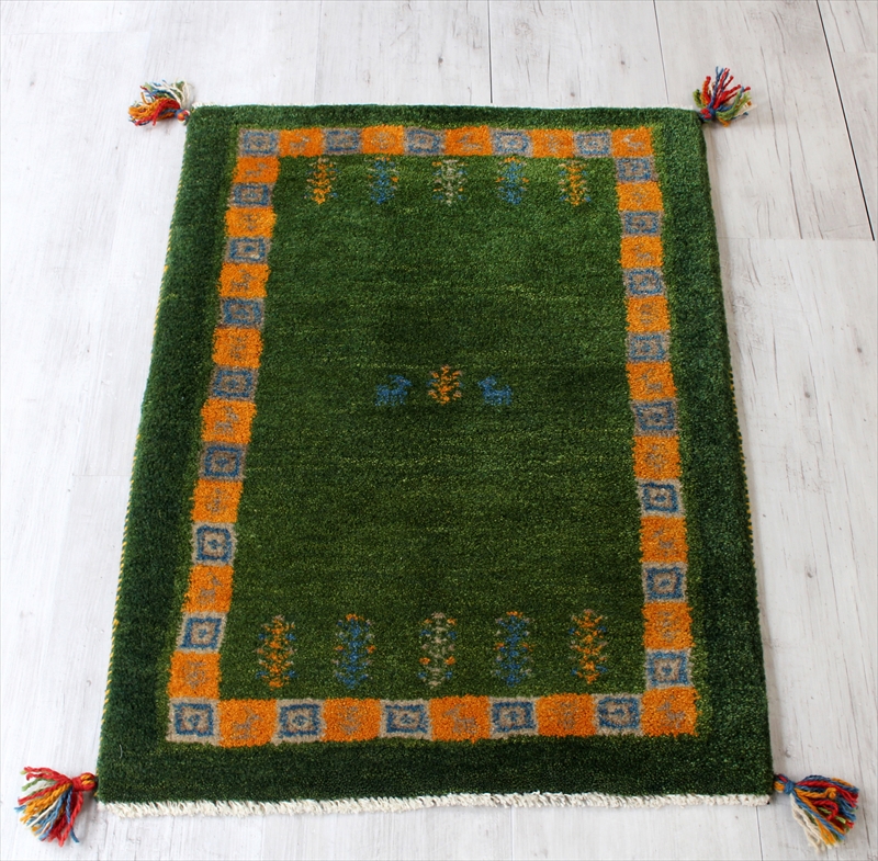 ギャッベ/玄関マットサイズ　スタンダードな織り グリーン＆タイルボーダー　動物と植物モチーフ