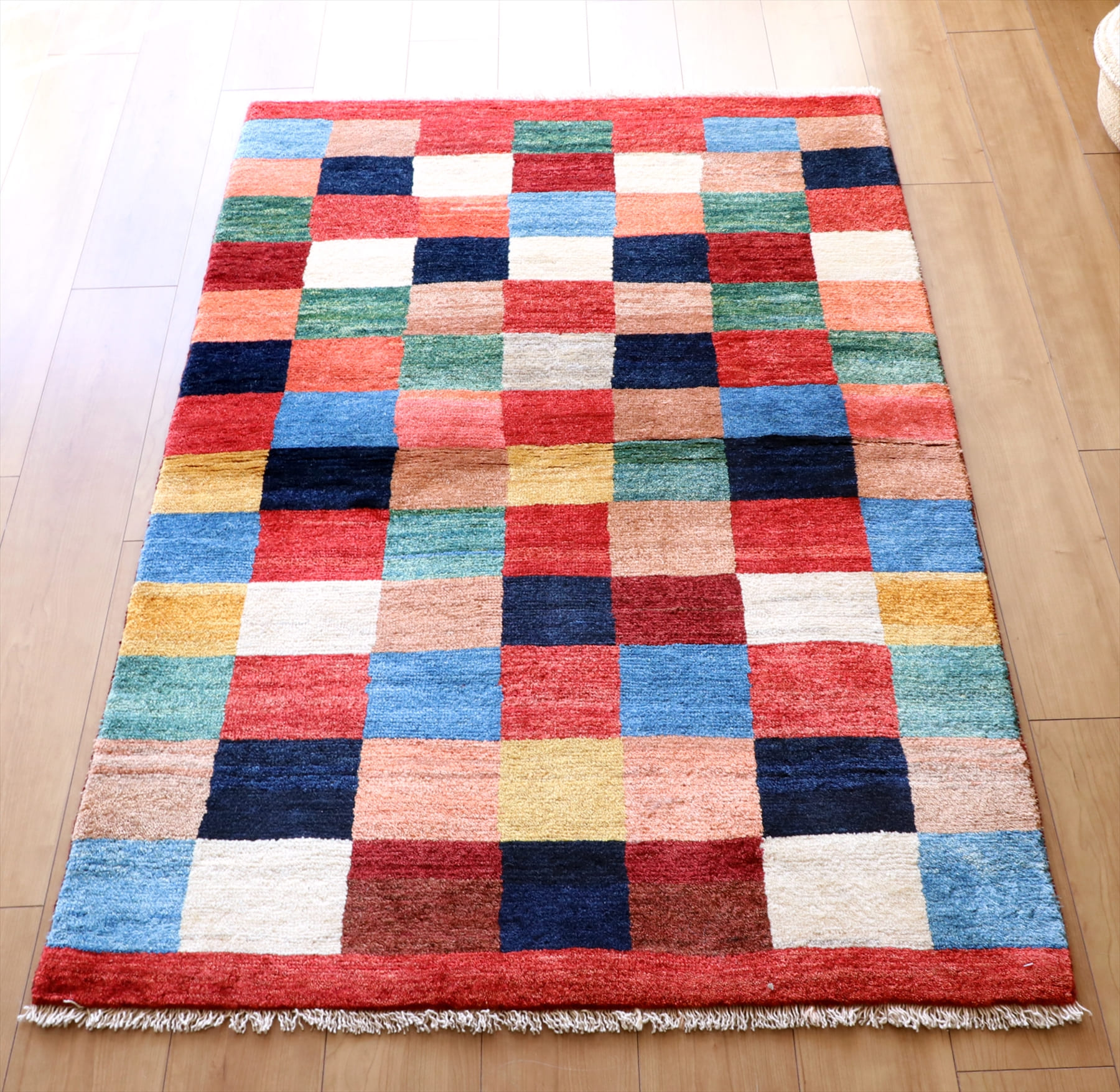 ギャッベ　スタンダードな織り　Ｎｏｍａｄ/ノマド　アクセントラグサイズ142×98cm カラフルタイル　レッドライン