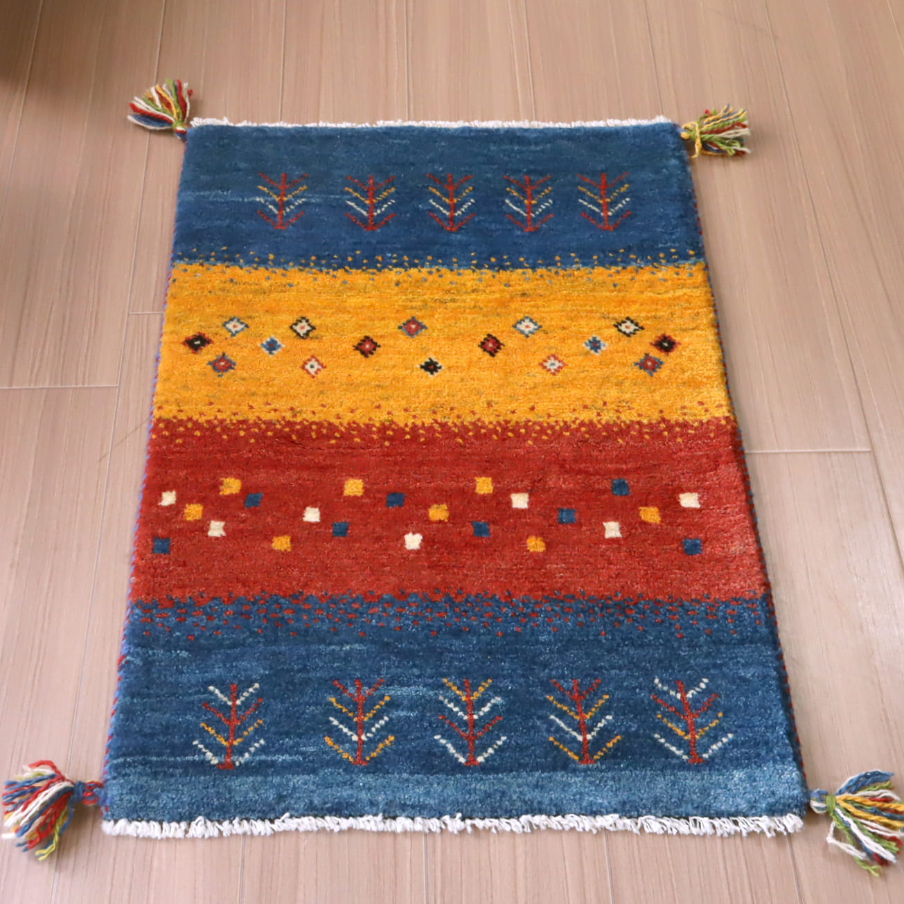 ギャベ　イラン製手織りラグ　玄関マットサイズ87×59cm カラフルボーダー　ひし形とスクエア　生命の樹