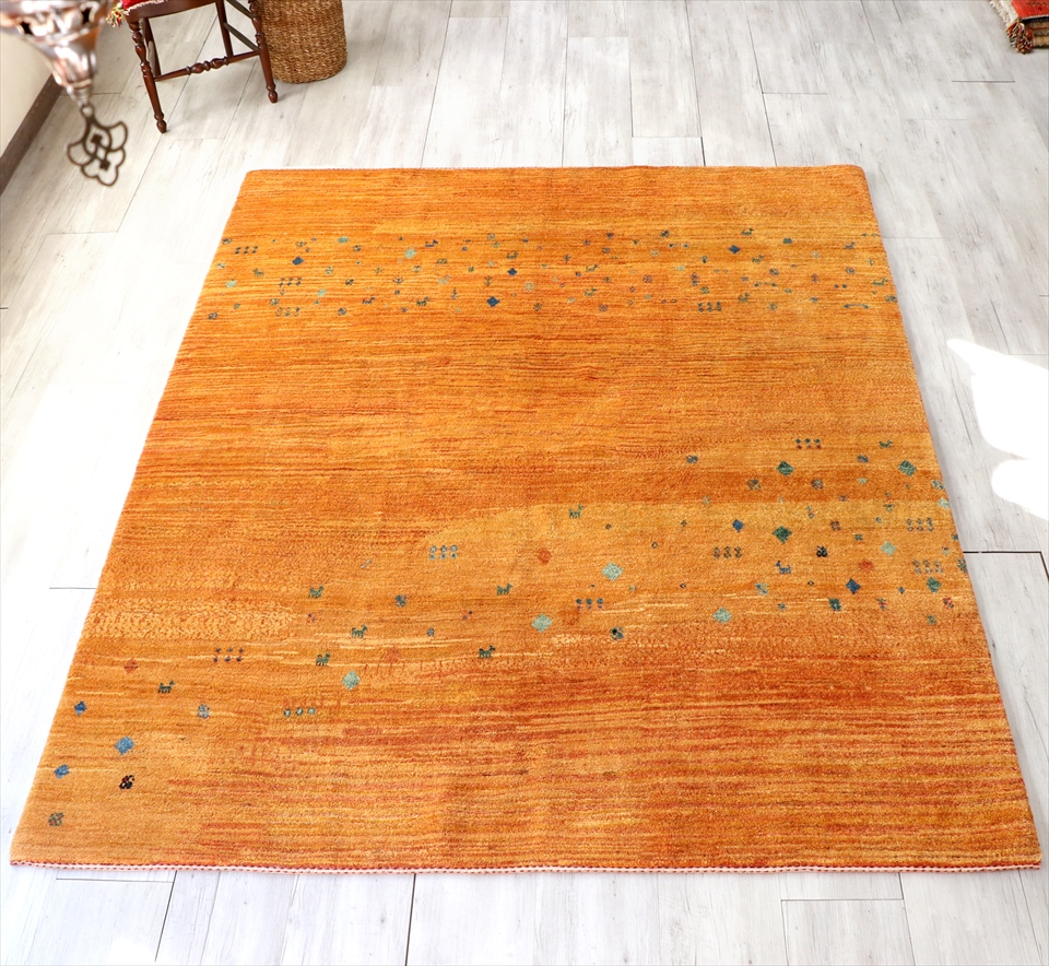 ギャッベ バナフシェ Gabbeh Banafsheh235×200cm オレンジグラデーション　小さな動物モチーフ