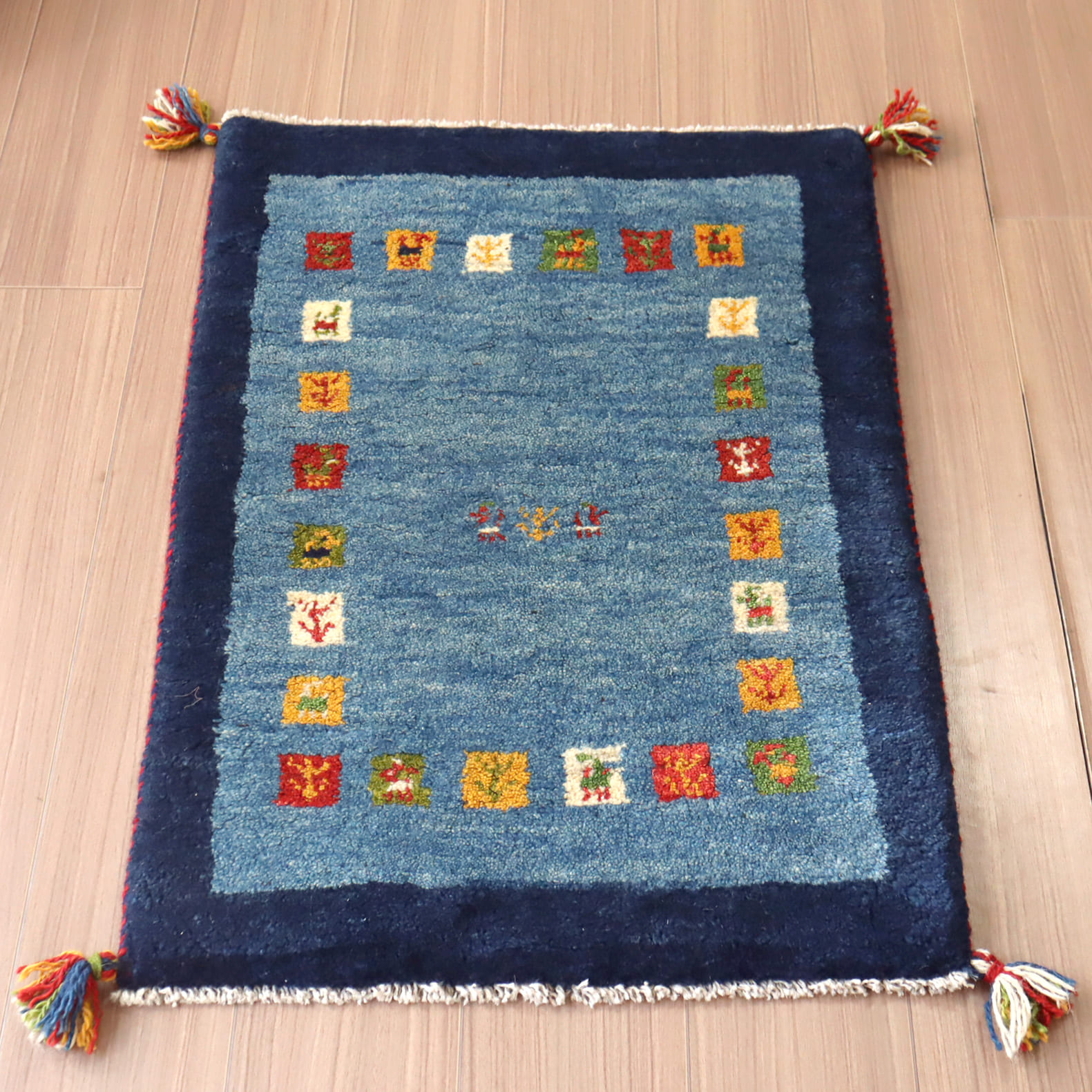 ギャッベ　厚手の織り　玄関マット87×59cm ライトブルー/ネイビー　カラフルタイル