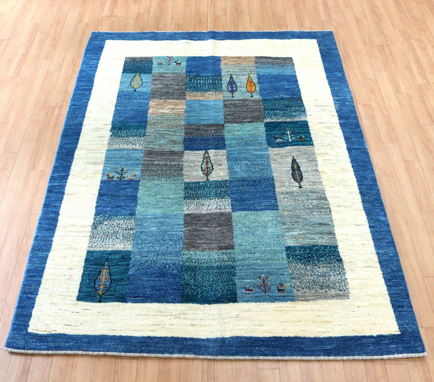 ギャッベ/Amalehアマレ200×149cm /センターラグ　ブルー/ナチュラルアイボリー　タイル　糸杉の樹