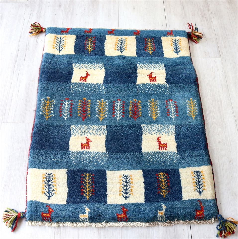 ギャッベ　スタンダードな織り　玄関マット90×67cm ブルー/ナチュラルアイボリー　タイル　花の咲いた植物と動物