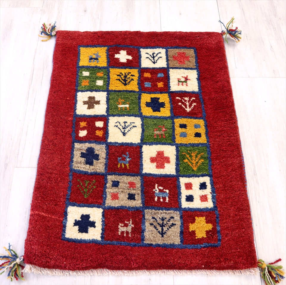 ギャッベ　カシュカイ族手織り　玄関マット86×62cm カラフルタイル/レッド　　植物と動物のモチーフ