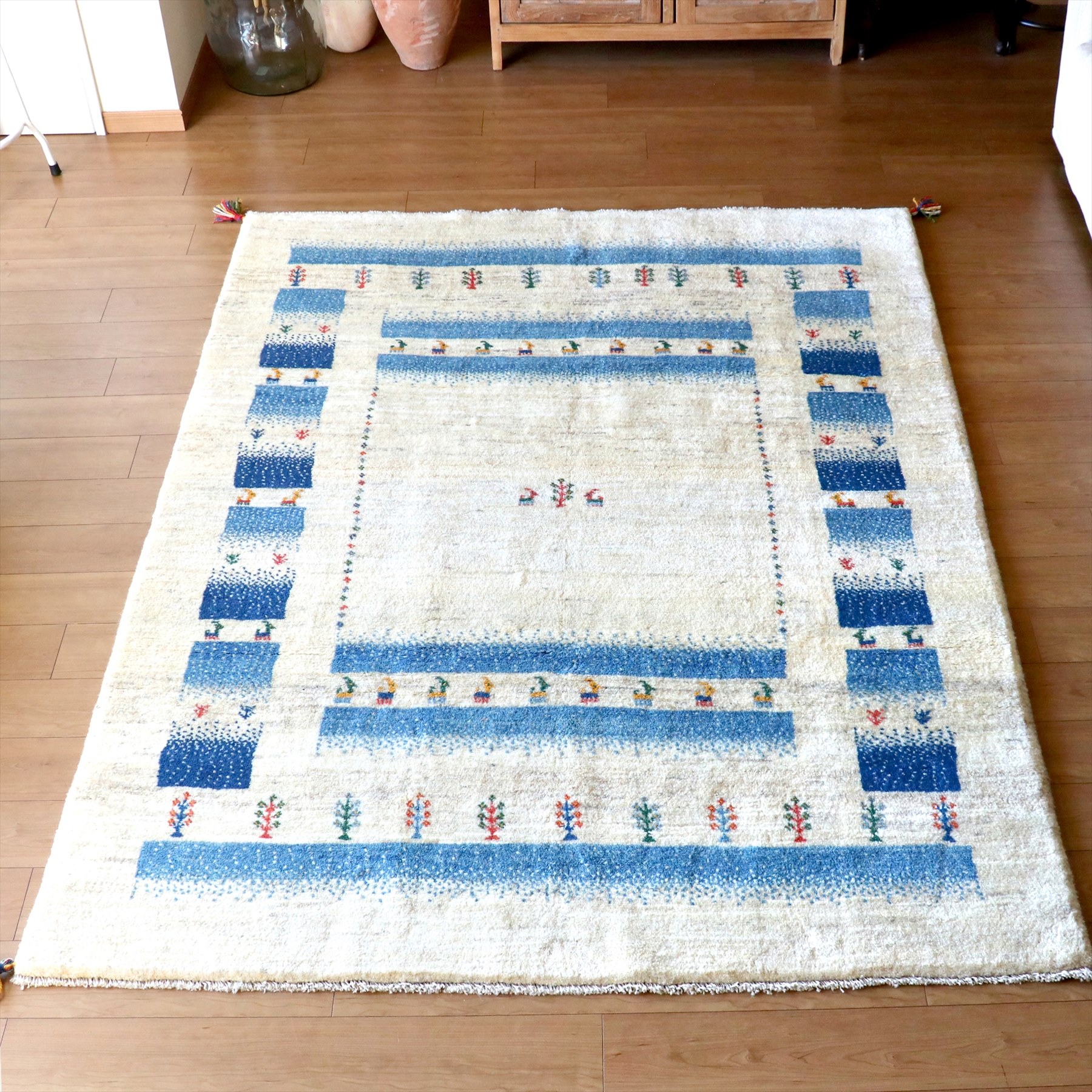 ギャッベ　ナチュラルアイボリー＆ブルー228×168cm リビングサイズ 　動物と生命の樹