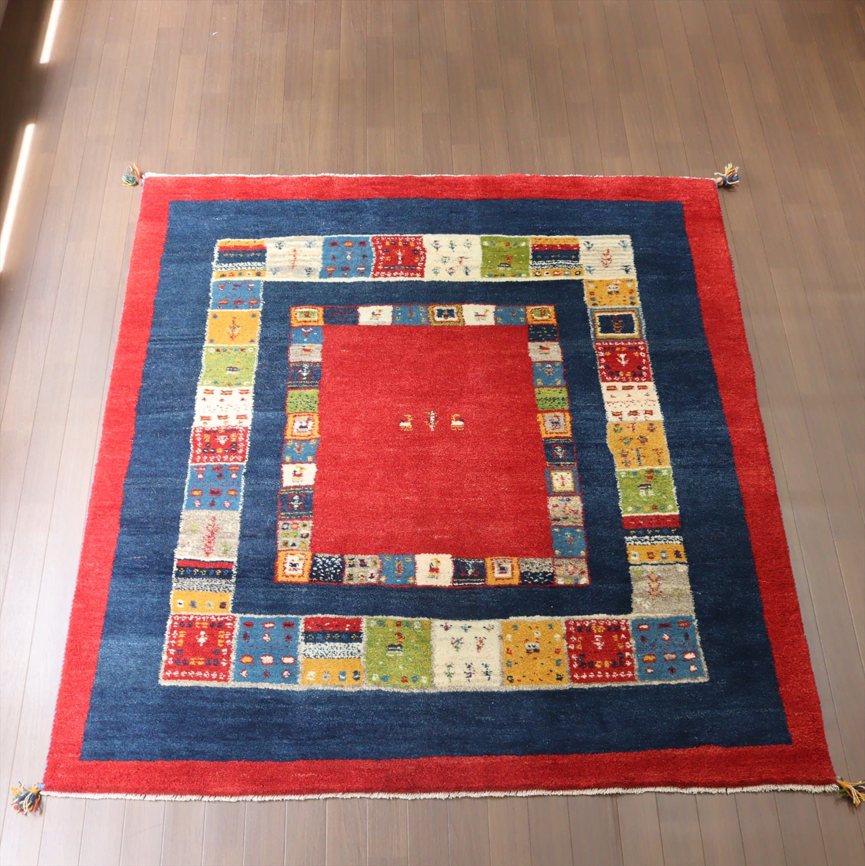 ギャッベ　レッド＆ネイビー190×180cm 正方形　リビングサイズ　カラフルタイル