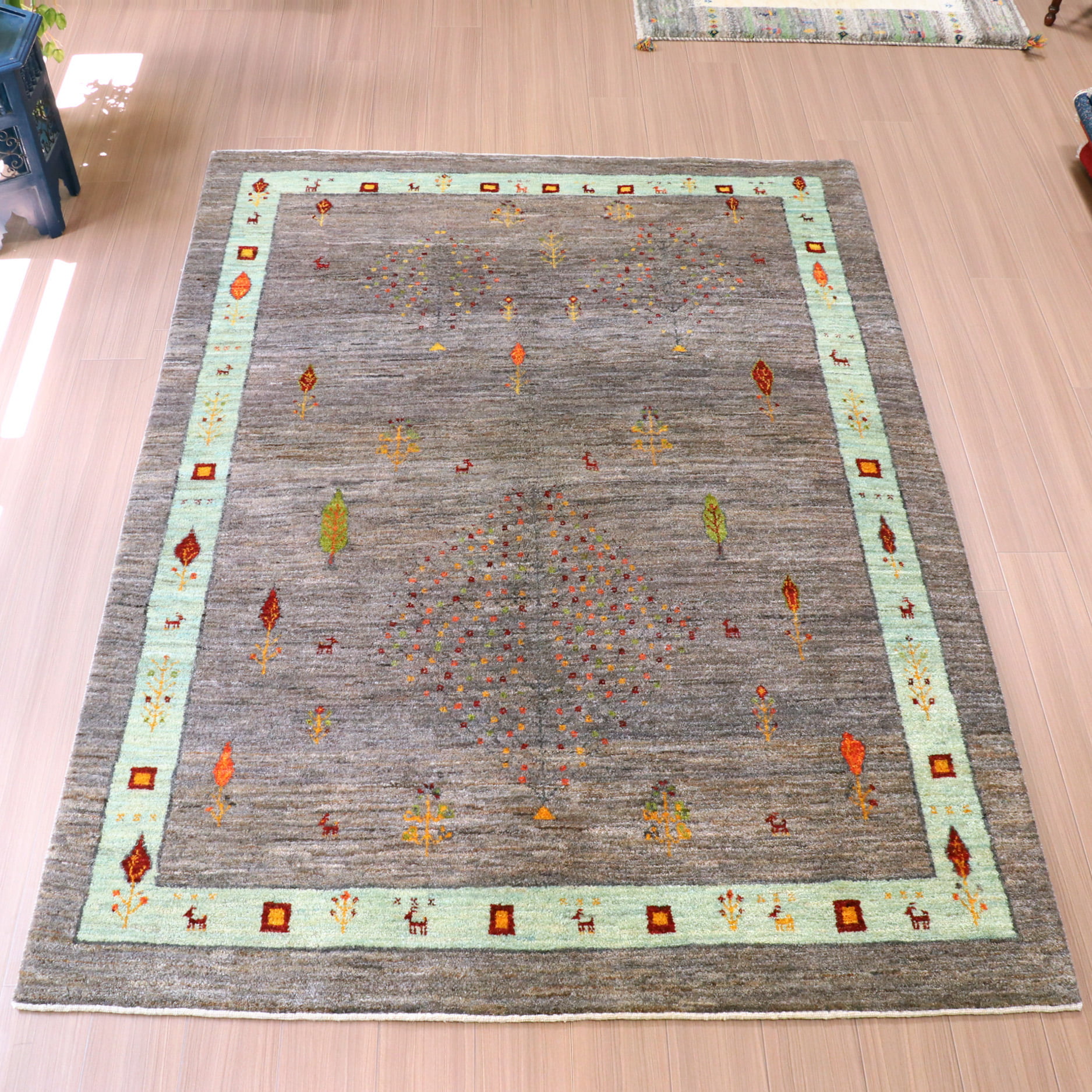 ギャッベ アマレ Amaleh　238×172cm 生命の樹と糸杉と動物