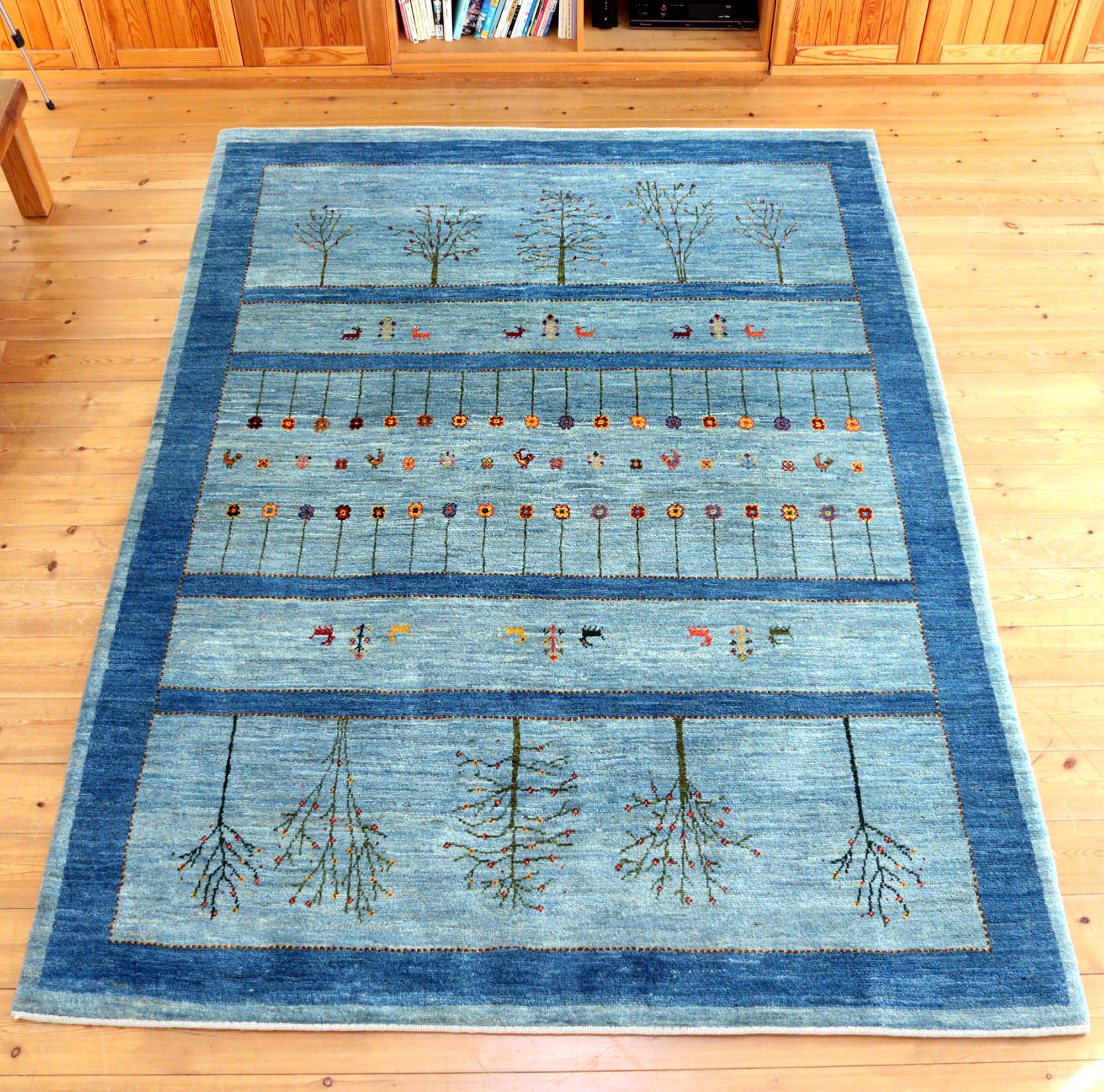 ギャッベ Gabbeh 243×176cm アマレ Amaleh 花が咲いている樹と動物