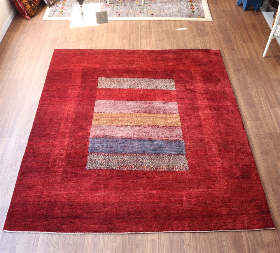 ギャッベ　ザフラ Zahra　大型リビングサイズ243×211cm 枠縁のあるデザイン　ボーダー