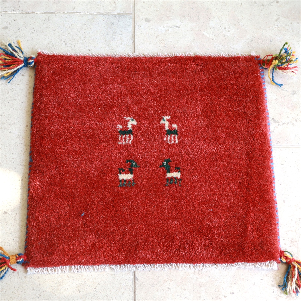 ギャッベ　座布団サイズ41×46cm レッド　4匹の動物
