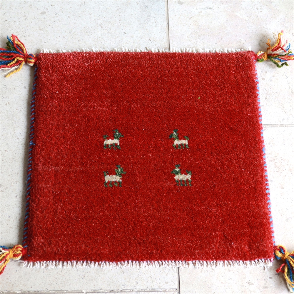 ギャッベ　座布団サイズ42×44cm レッド　4匹の動物