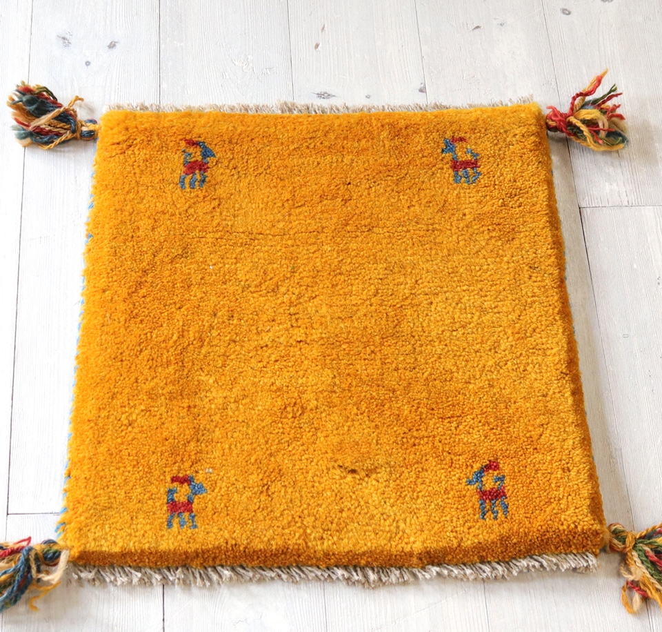 ギャッベ　座布団40×38cm イエロー　4匹の山羊