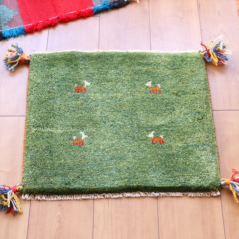 ギャッベ　ミニサイズ　横長41×47cm ライトグリーン