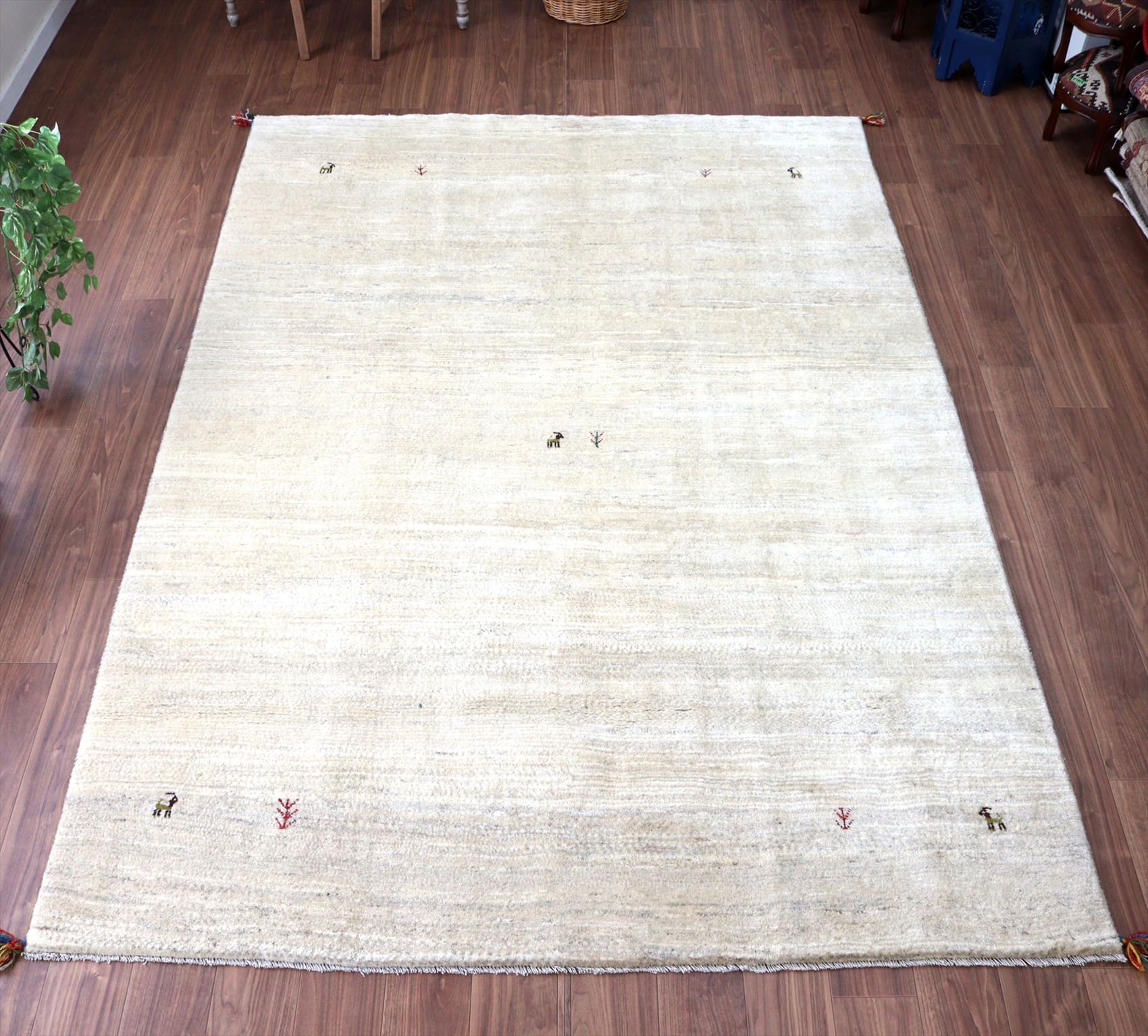 ギャッベ　イラン製手織りラグ285×197cm 大型リビングサイズ　ナュラルアイボリー