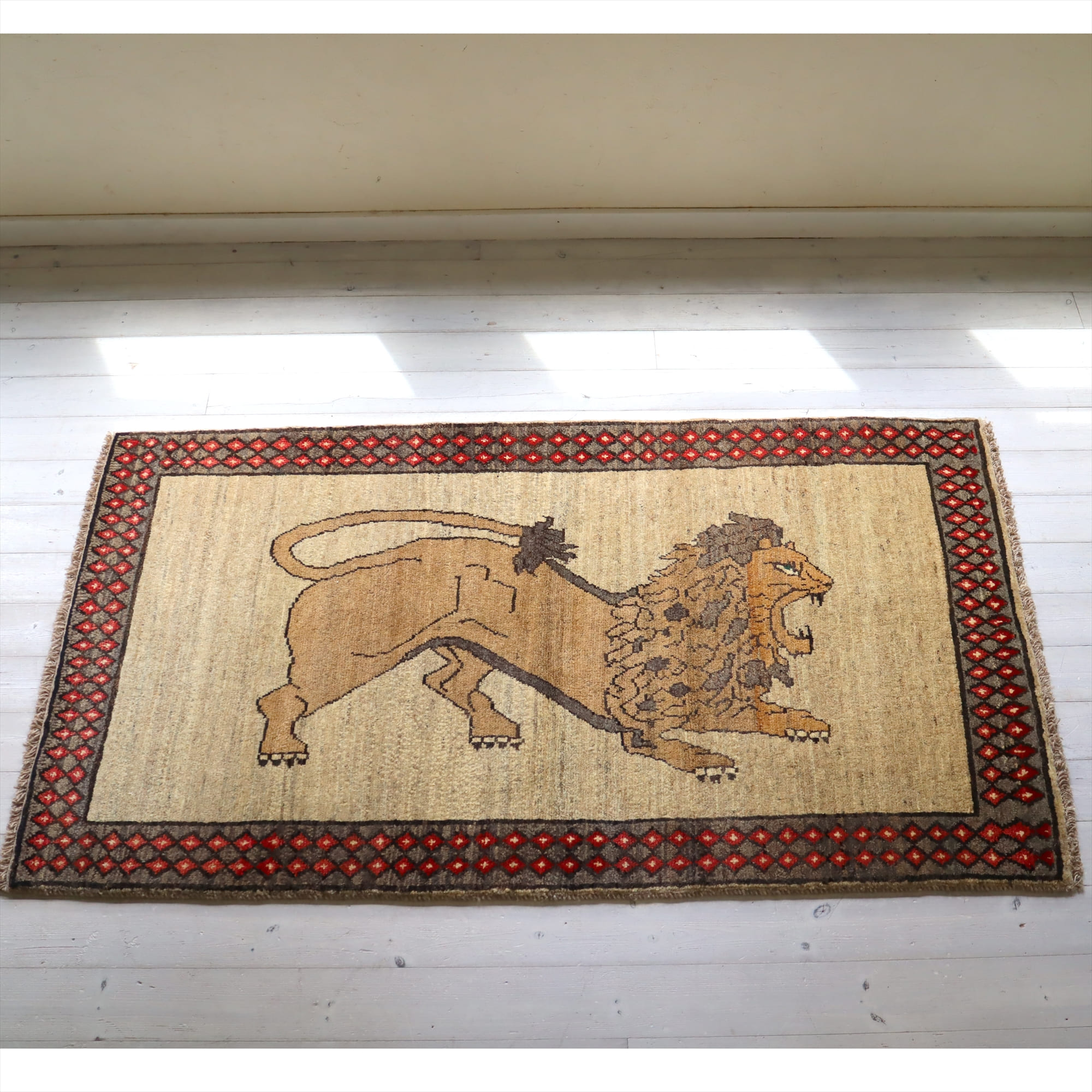 ライオンギャッベ　トライバルラグ171×98cm 咆哮するライオン