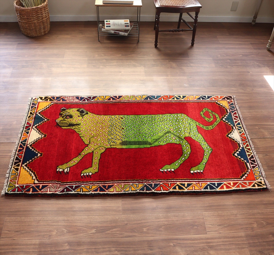 ライオンギャッベ　トライバルラグ174×98cm ヒョウ　レッド