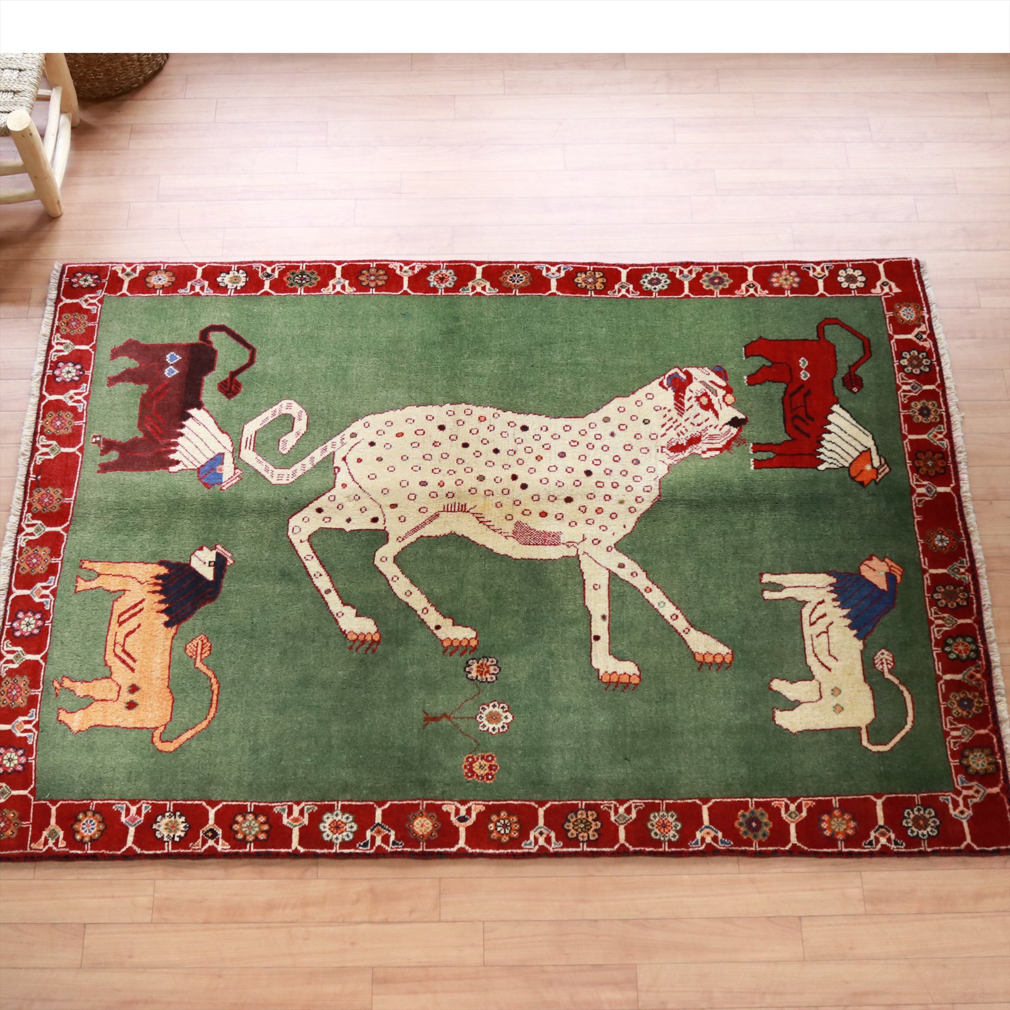 ライオンギャッベ　トライバルラグ185×126cm ヒョウとライオン　グリーン