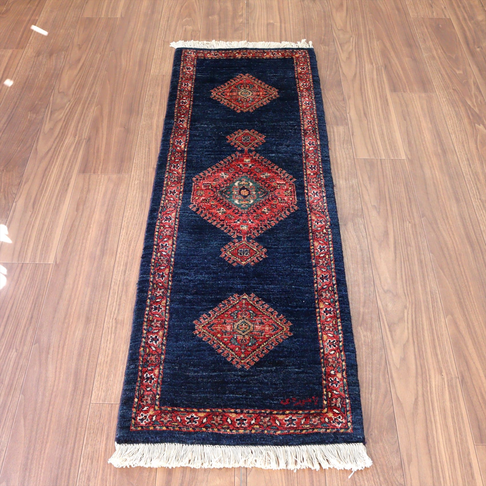 ギャッベ　Luribaft/ルリバフ150×49cm 緻密な織り　ネイビー　クラシックデザイン　メダリオン