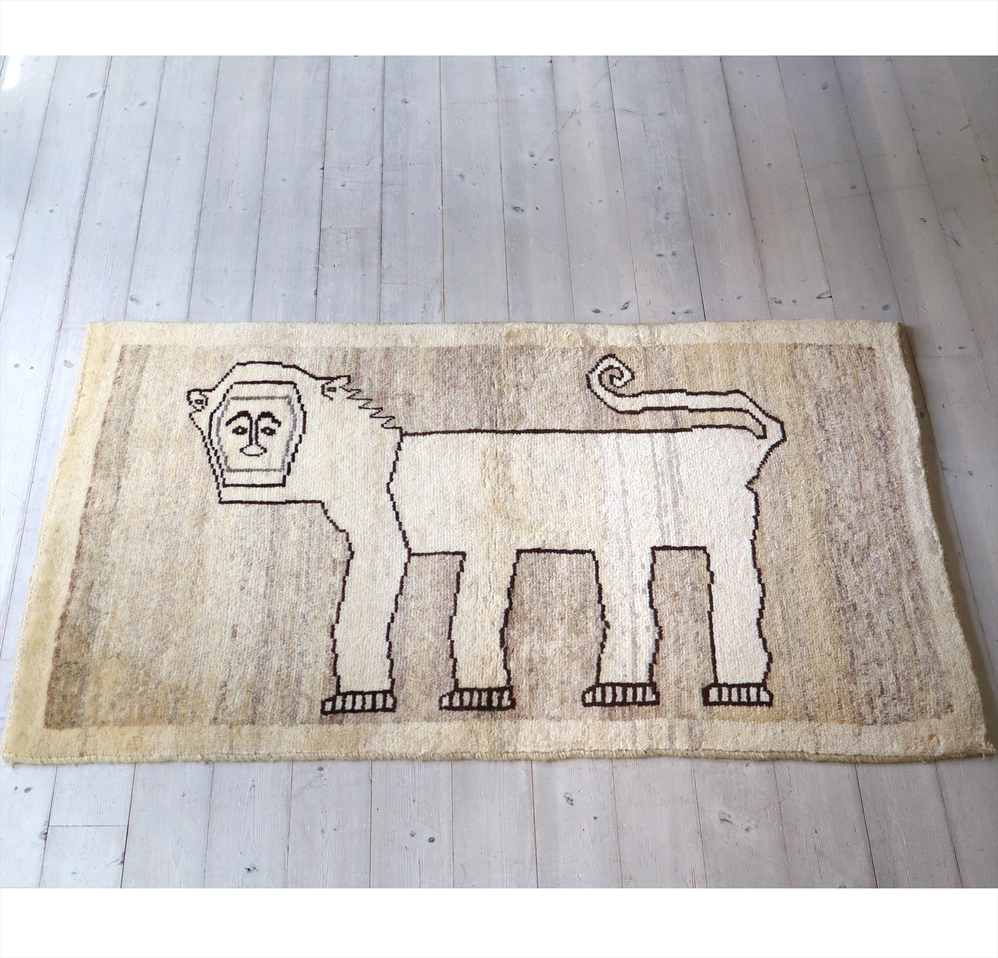 ライオンギャッベ140×82cm ナチュラルアイボリー＆グレー　白いライオン