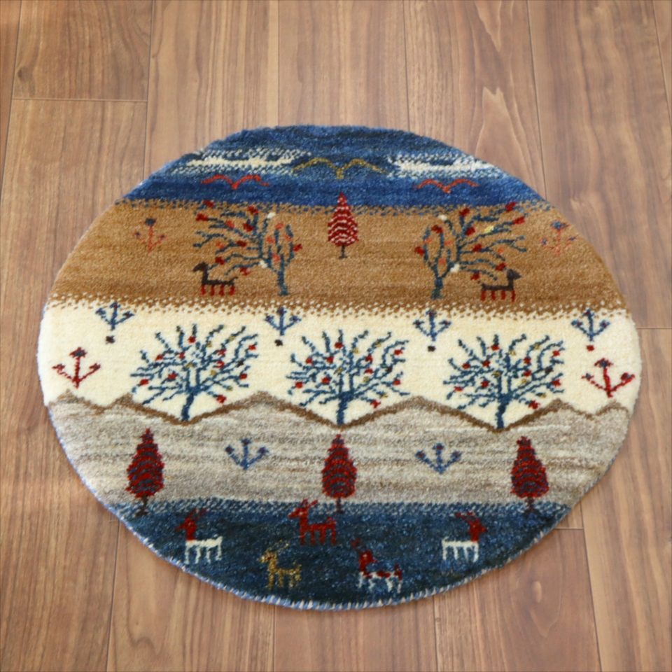 ギャッベ 円形　直径63cm 動物たちの暮らす自然風景　生命の樹と糸杉の樹