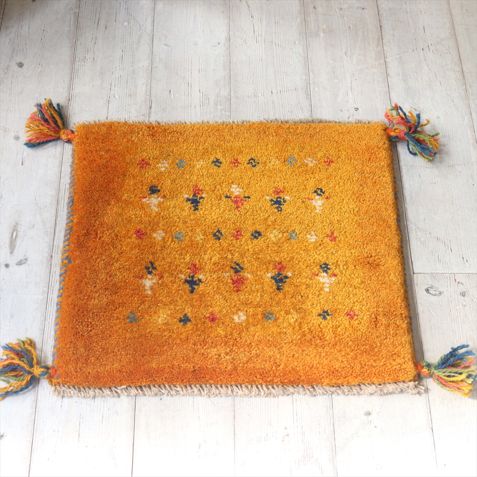 ギャッベ　座布団サイズ38×43cm イエロー　ドットと花