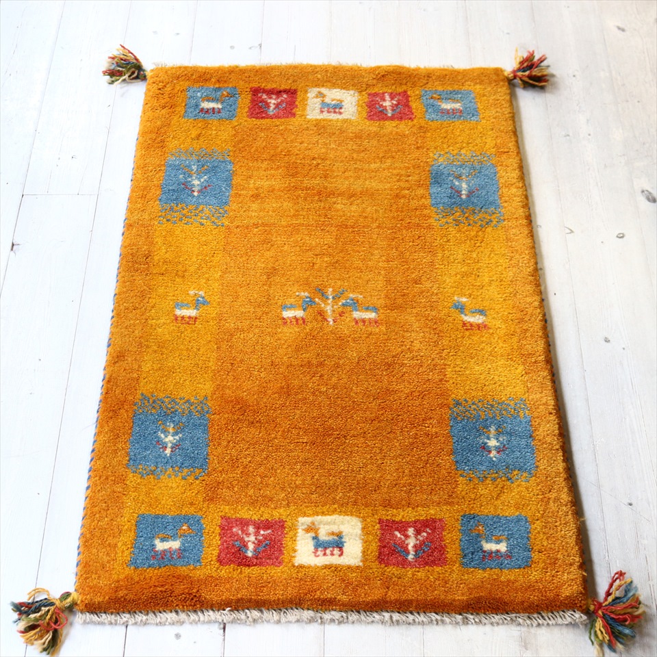 ギャッベ 玄関マット イラン製 88×58cm オレンジ ブルーのタイル 樹と動物