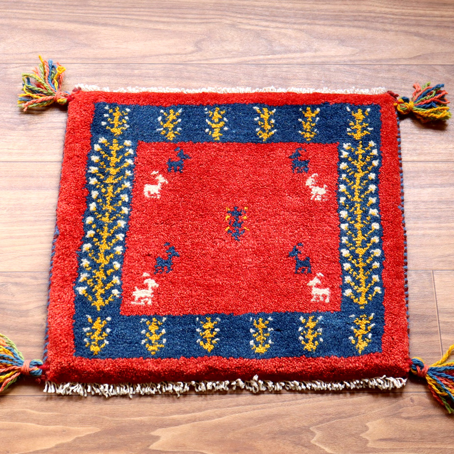 ギャッベ　座布団サイズ38×43cm レッド　ブルー　生命の樹と動物