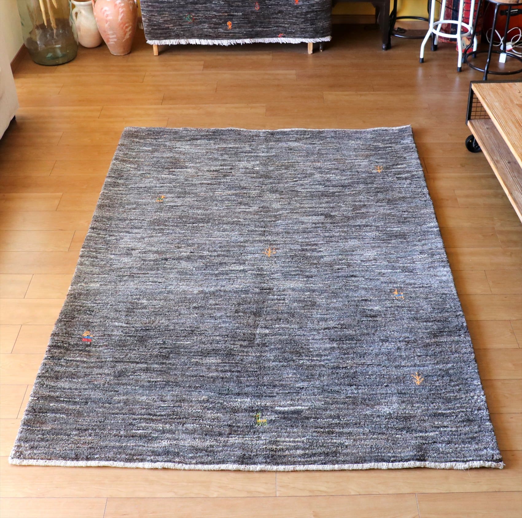 ギャッベ 無染色のグレー206×150cm 小さなモチーフ