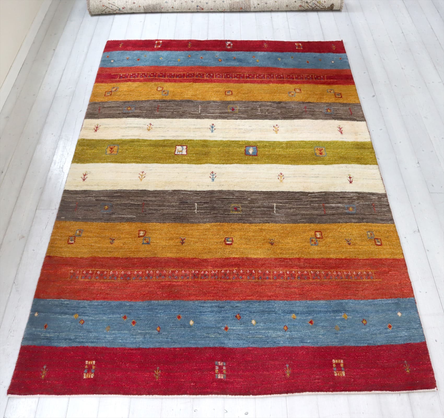 ギャッベ リズバフト 細かな織り242×158cm 生命の樹と小花のボーダーデザイン