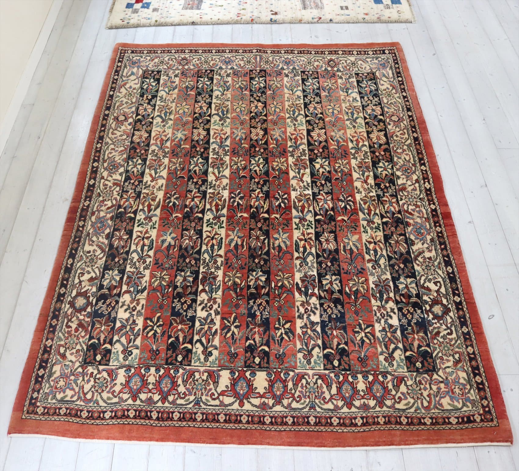 ギャッベ クラシックデザイン229×160cm 花のあるストライプ