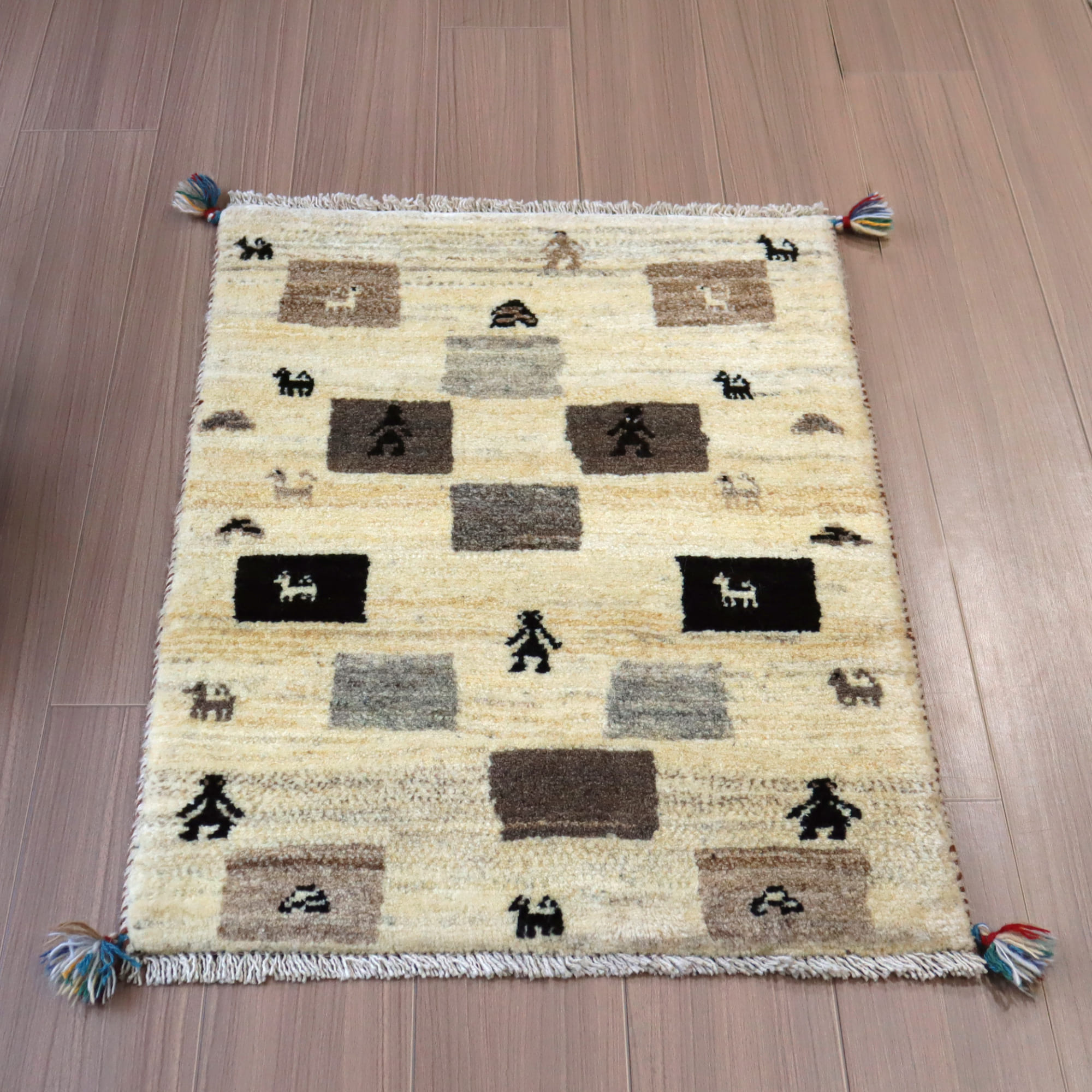 玄関マットサイズギャッベ88×63cm 動物や人を描いた風景