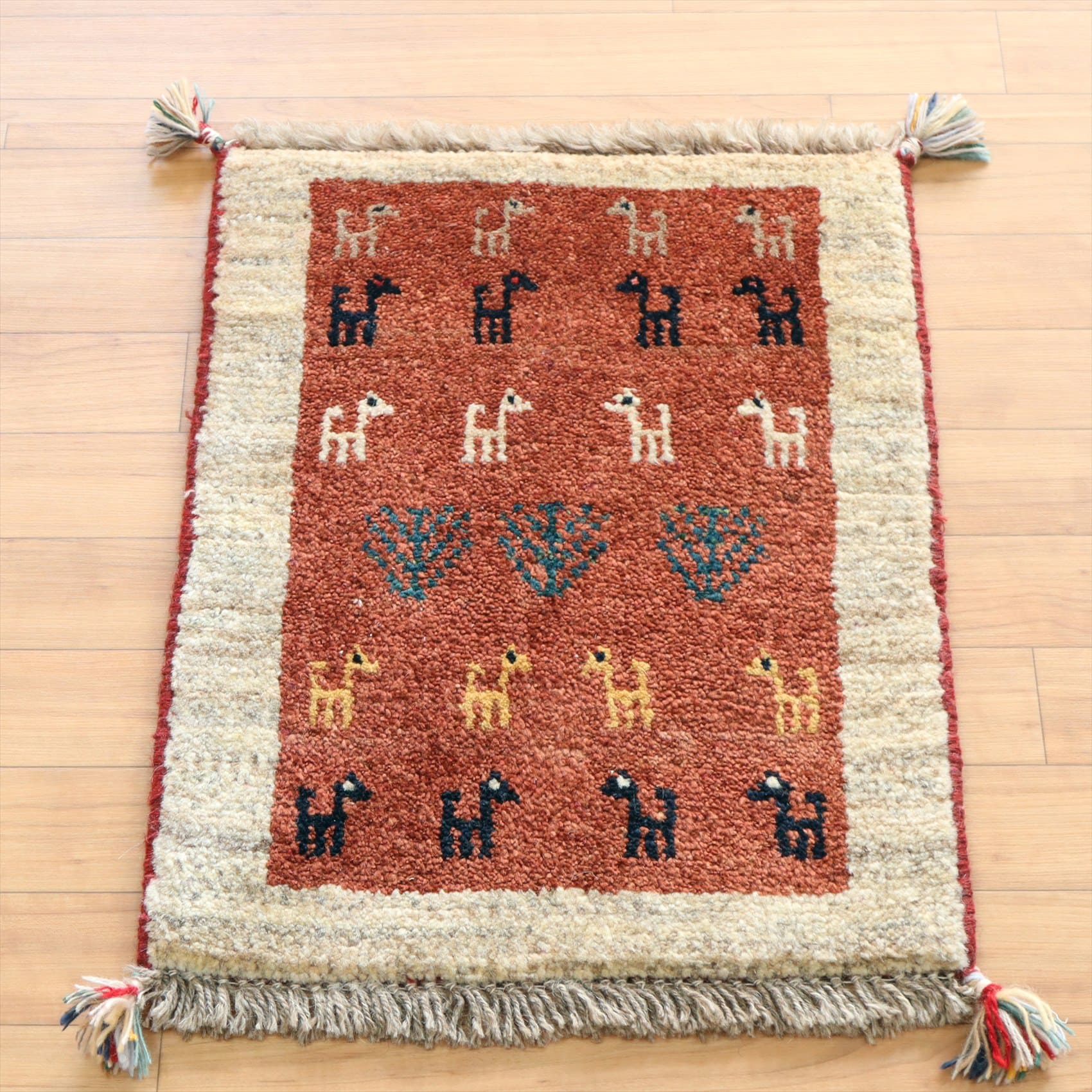 ミニギャッベ　イランの手織りラグ GABBEH 57×44cm やさしいレッド＆ナチュラルアイボリー