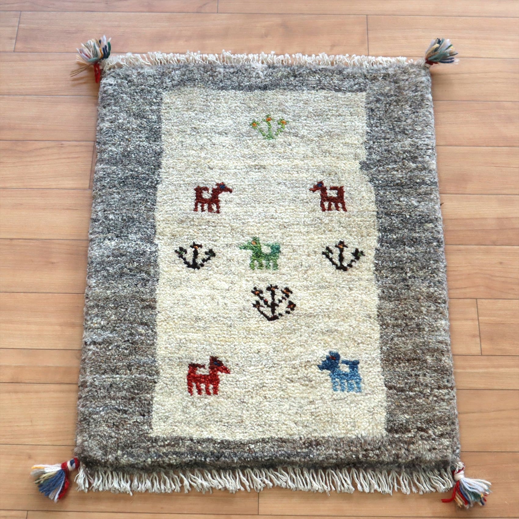 ミニギャッベ　イランの手織りラグ GABBEH 56×43cm ナチュラルアイボリー＆グレー