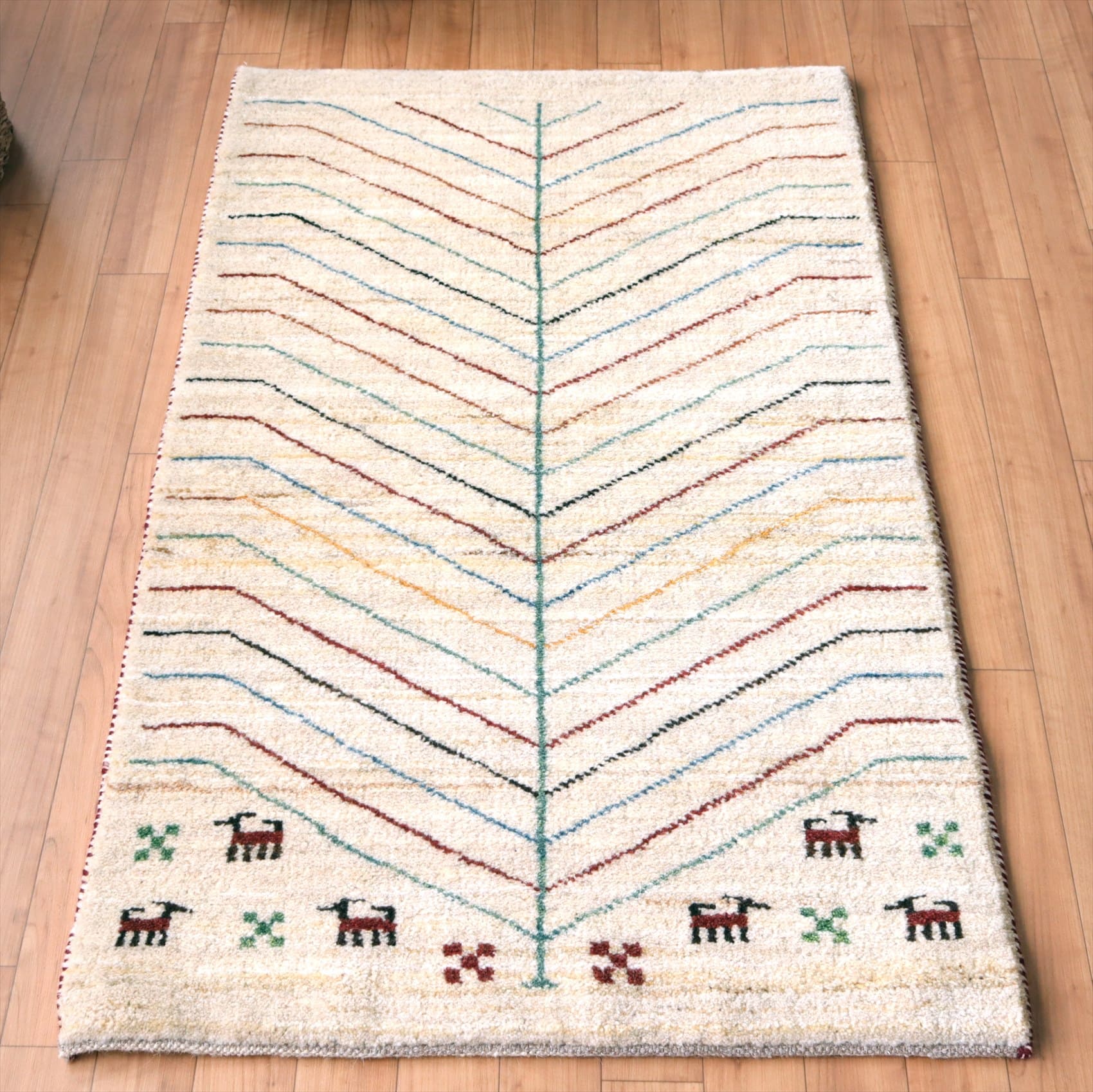 ギャッベ カシュカイ族の手織り119×73cm ナチュラルアイボリー 生命の樹と動物