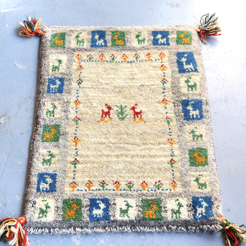 ミニギャッベ イランの手織りラグ GABBEH 60x44cm ナチュラルアイボリー 動物と木
