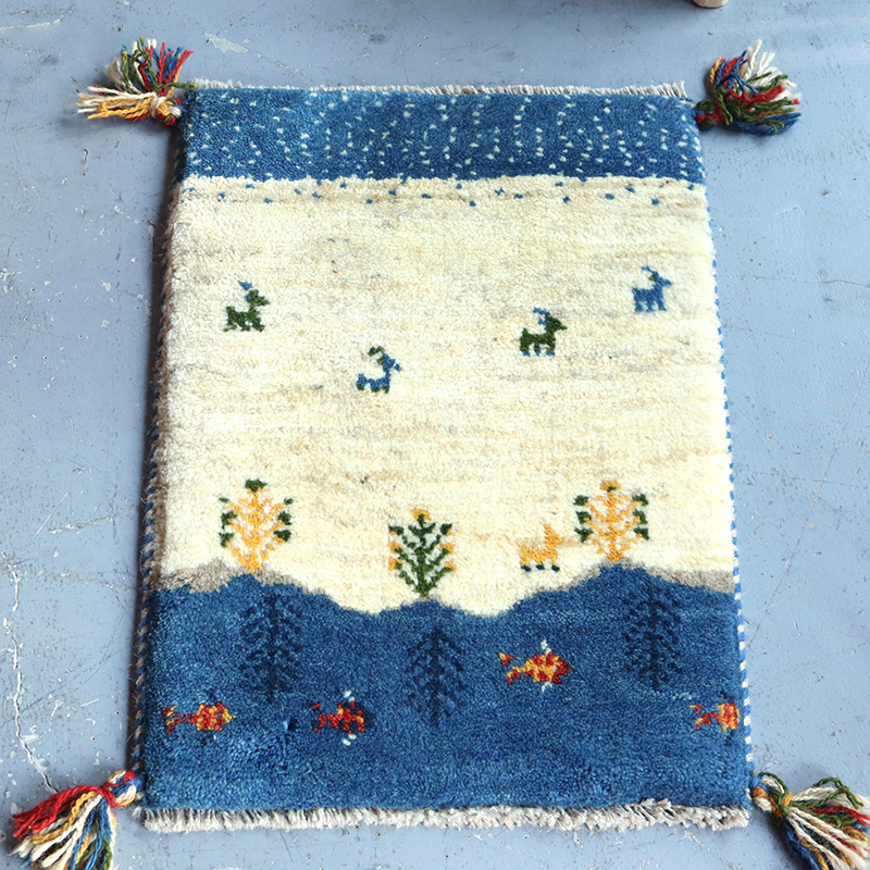 ミニギャッベ イランの手織りラグ GABBEH 57x41cm ランドスケープ 水と魚 高原にいる動物