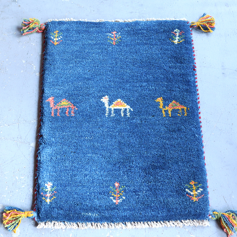 ミニギャッベ イランの手織りラグ GABBEH 58x40cm ブルー ３匹のラクダ