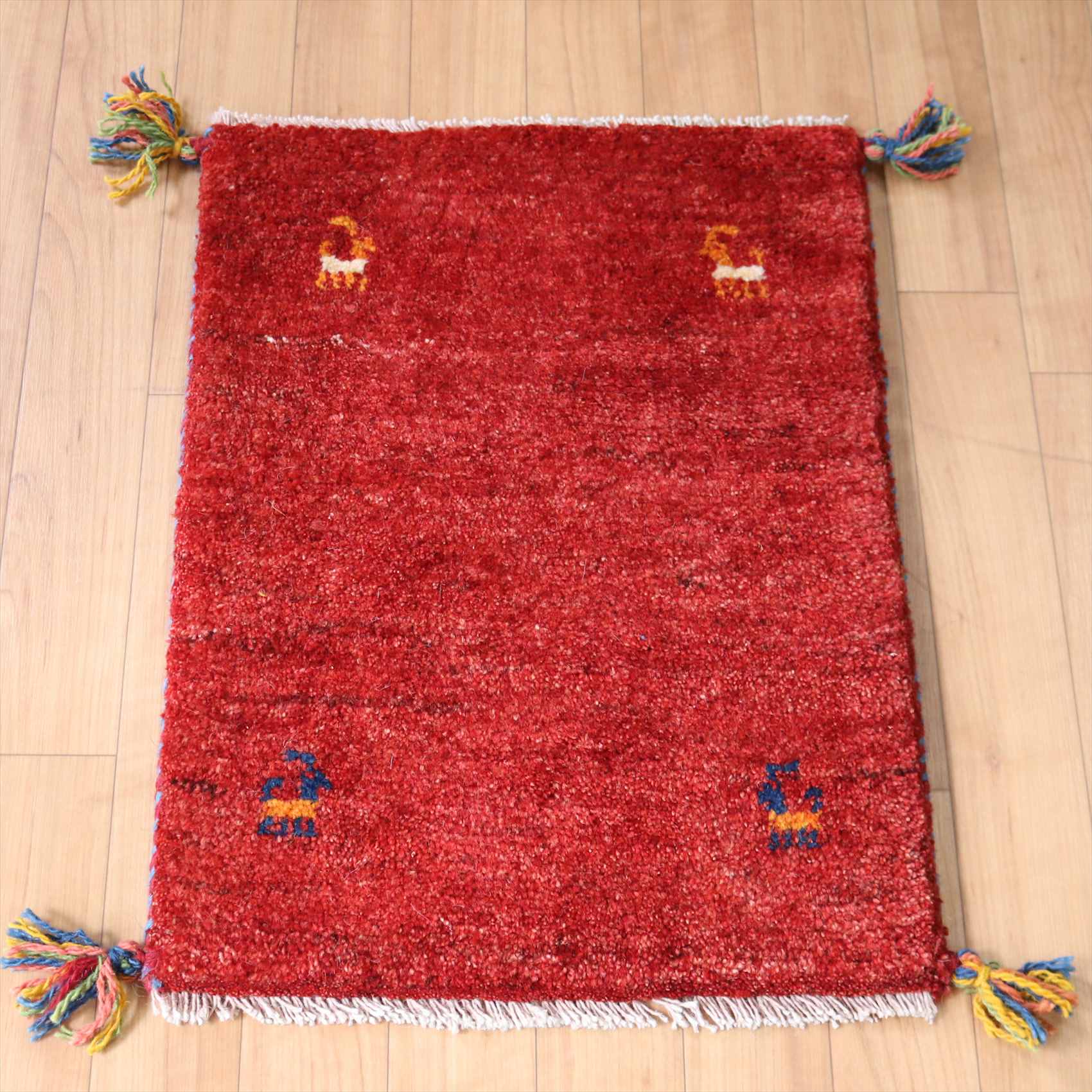 ギャッベ　ミニサイズ57×41cm レッド 4匹の動物