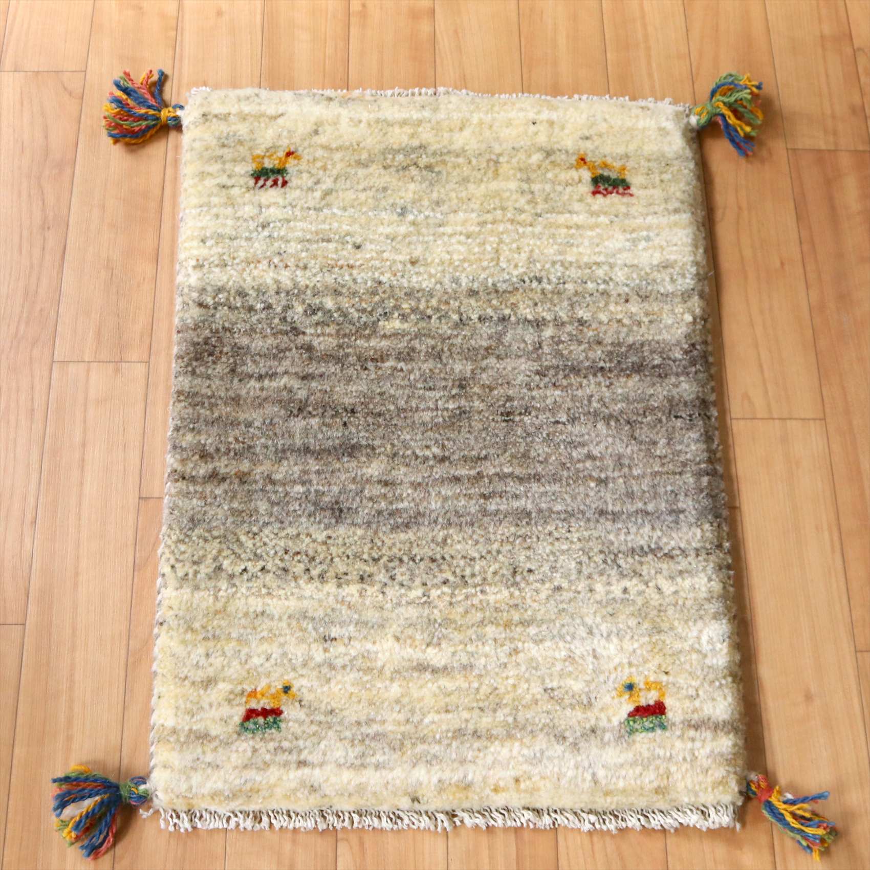 ギャッベ　ミニサイズ59×42cm ナチュラルアイボリー グレー 4匹の動物