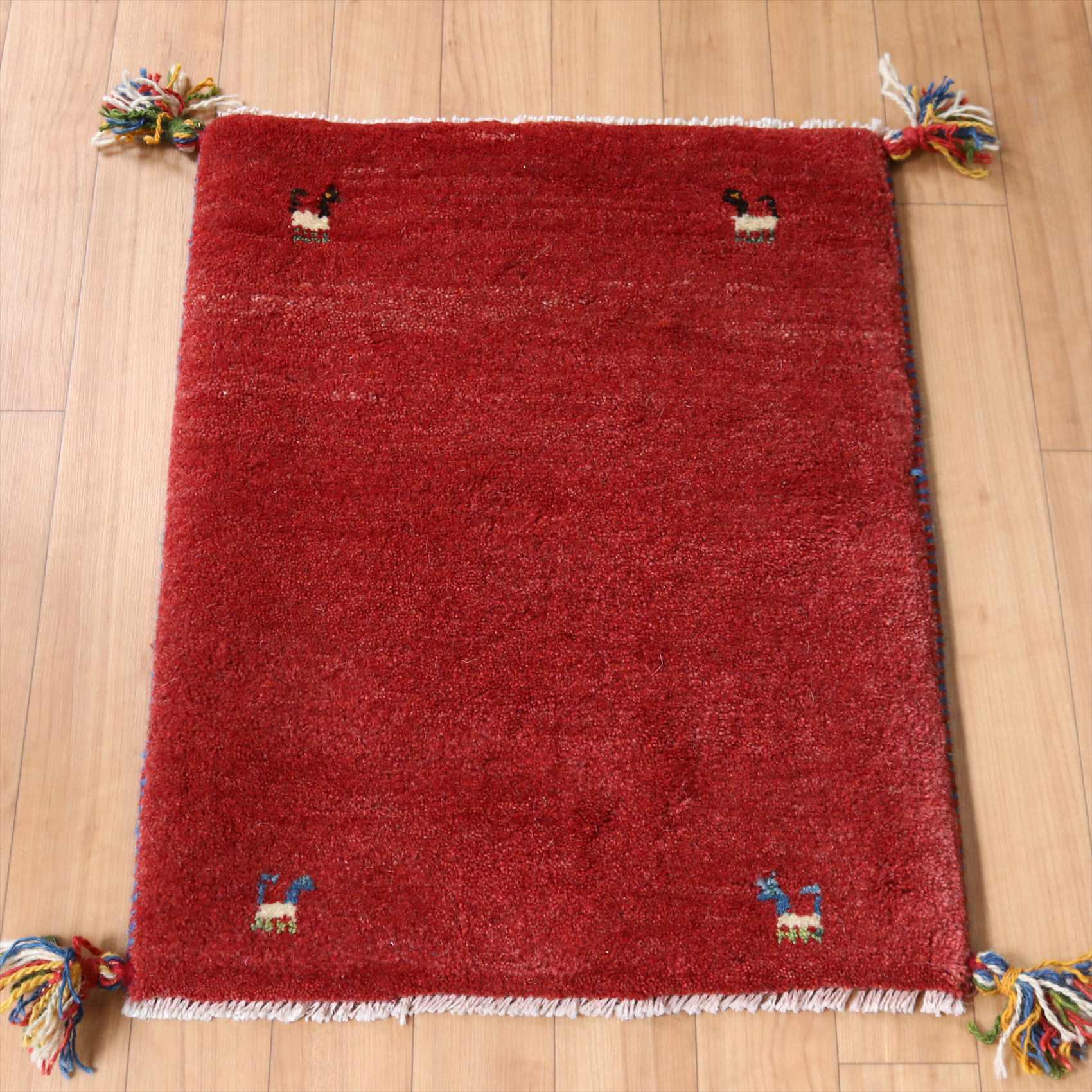 ギャッベ　ミニサイズ59×46cm レッド 4匹の動物