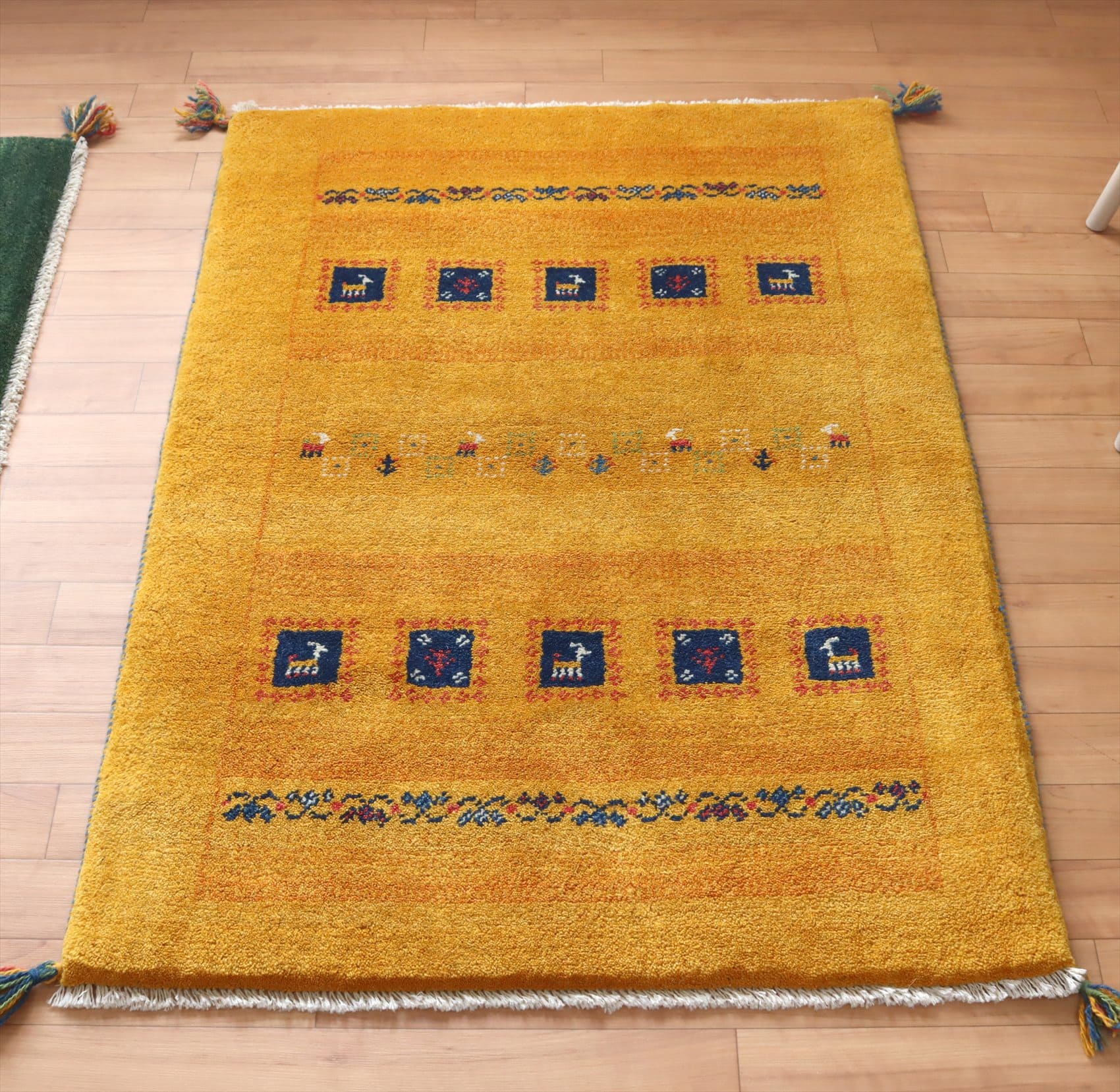 ギャッベ カシュカイ族の手織りラグ117×83cm イエロー タイルと連なる花