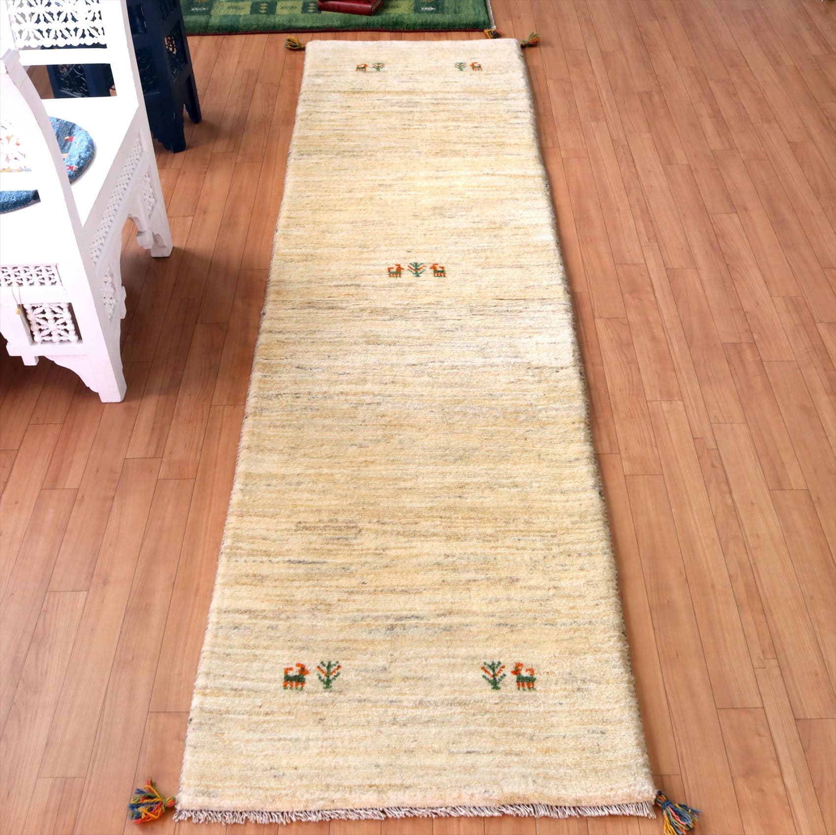 ギャッベ カシュカイ族の手織りラグ269×70cm ナチュラルアイボリー 生命の樹とシカ