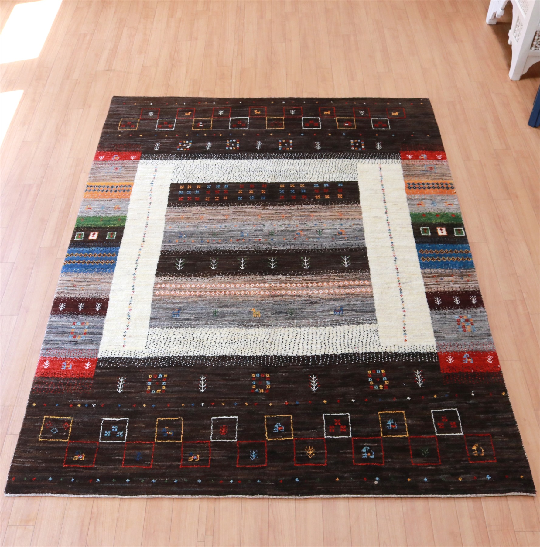 ギャッベ Nowbaft ダークブラウン198×151cm レインボーカラーのボーダー